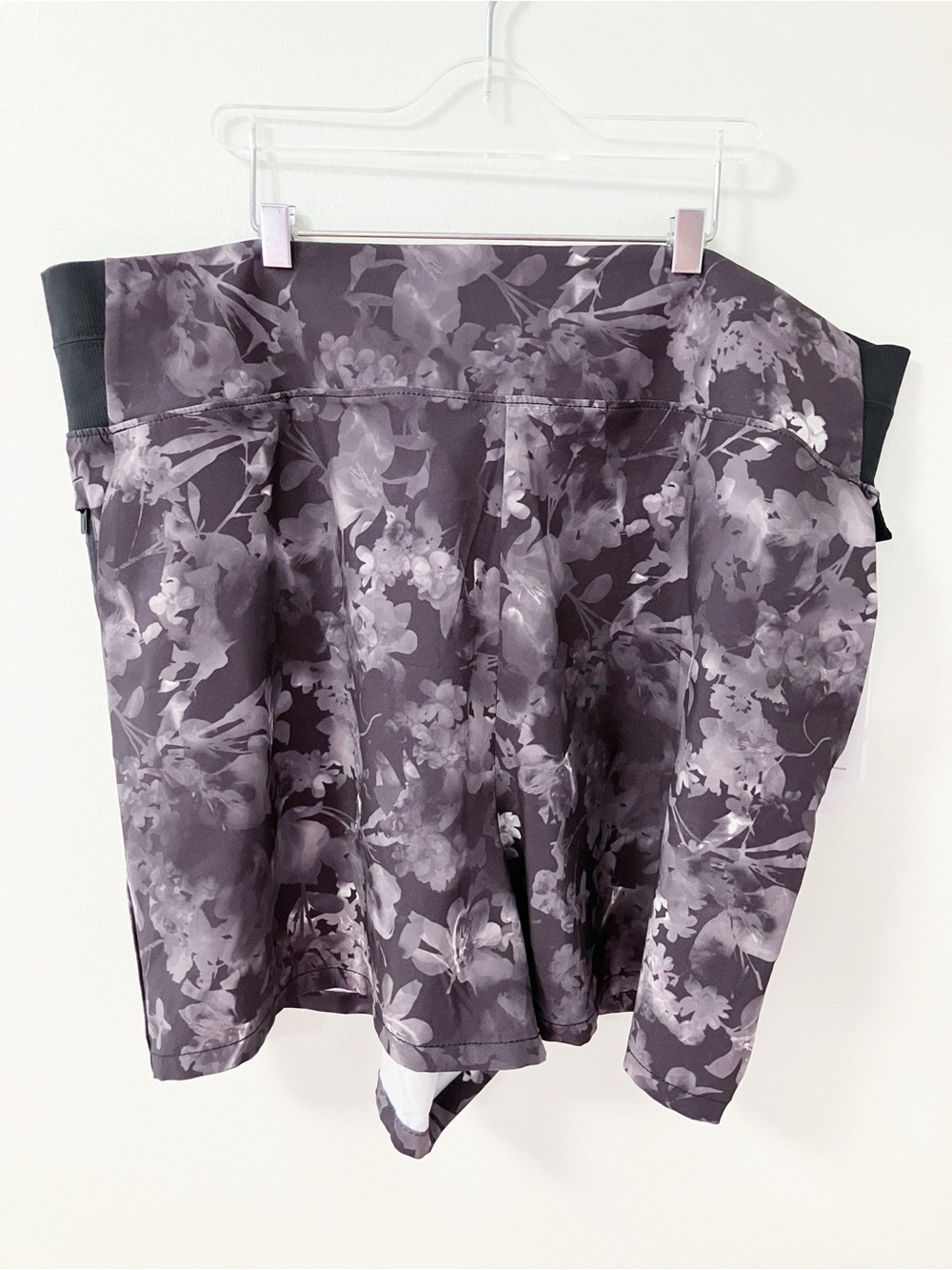 Athleta | Gray Brooklyn Floral Printed Shorts 18 Athletic Gym Summer Workout